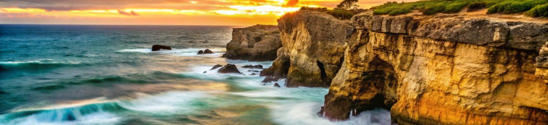 o-dramatico-por-sol-sobre-penhascos-rochosos-com-ondas-estragadas